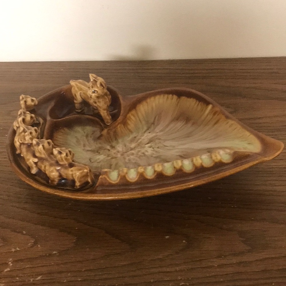 Vintage ashtray. Boxer mom and pups.